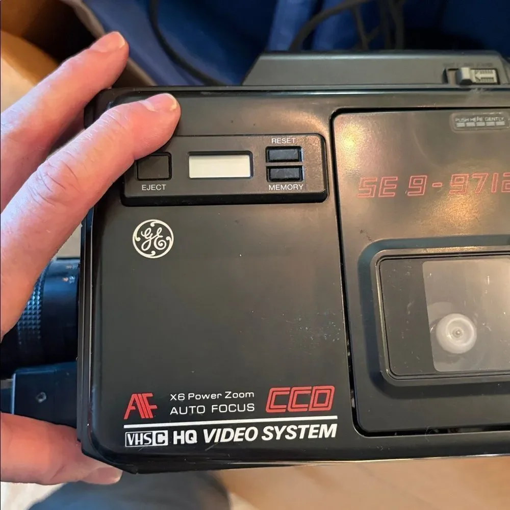 General Electric VHS HQ 9-9712 compact video recording system plus bag